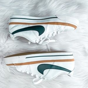 Women’s/ Nike Legacy Court Sneakers/ Size 6.5/ EUC